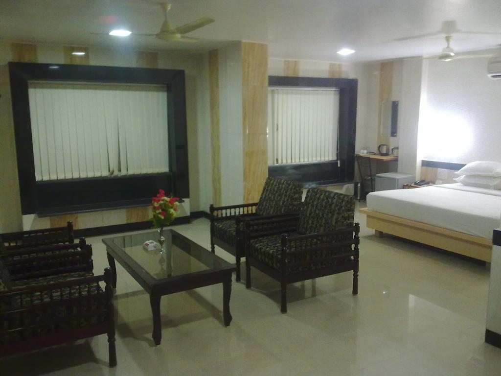 Hotel Arch Manor Deluxe Бхопал Номер фото